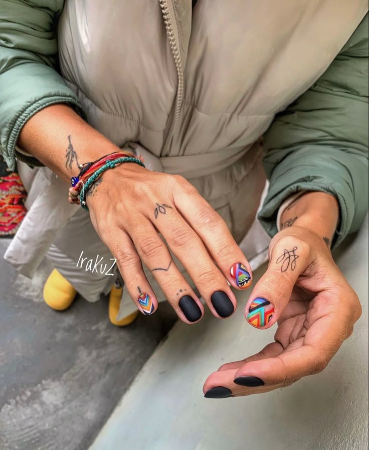 Spring Boho Nails: Ανανέωσε το μανικιούρ σου με τον πιο trendy και ethnic σχέδια