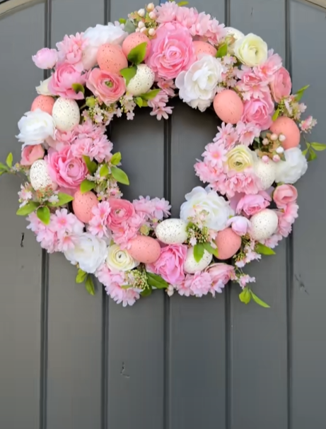 Easter Wreath: Το Viral Πασχαλινό Στεφάνι με Πασχαλινά αυγά και λουλούδια που μπορείς να φτιάξεις κι εσύ