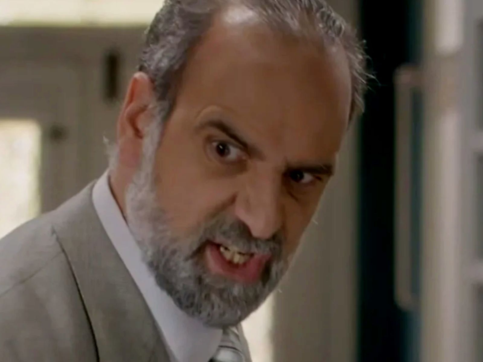 Άγιος Έρωτας: Σιγά μη μείνω μαζί σου- Ο Παύλος για άλλη μια φορά ταπεινώνει τη Χριστίνα και εκείνη αντιδρά με απρόσμενο τρόπο