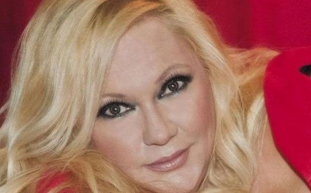 Αγνώριστη η Καίτη Φίνου – Έκοψε τα μαλλιά της και τα έβαψε μαύρα μετά από 45 χρόνια ξανθιά