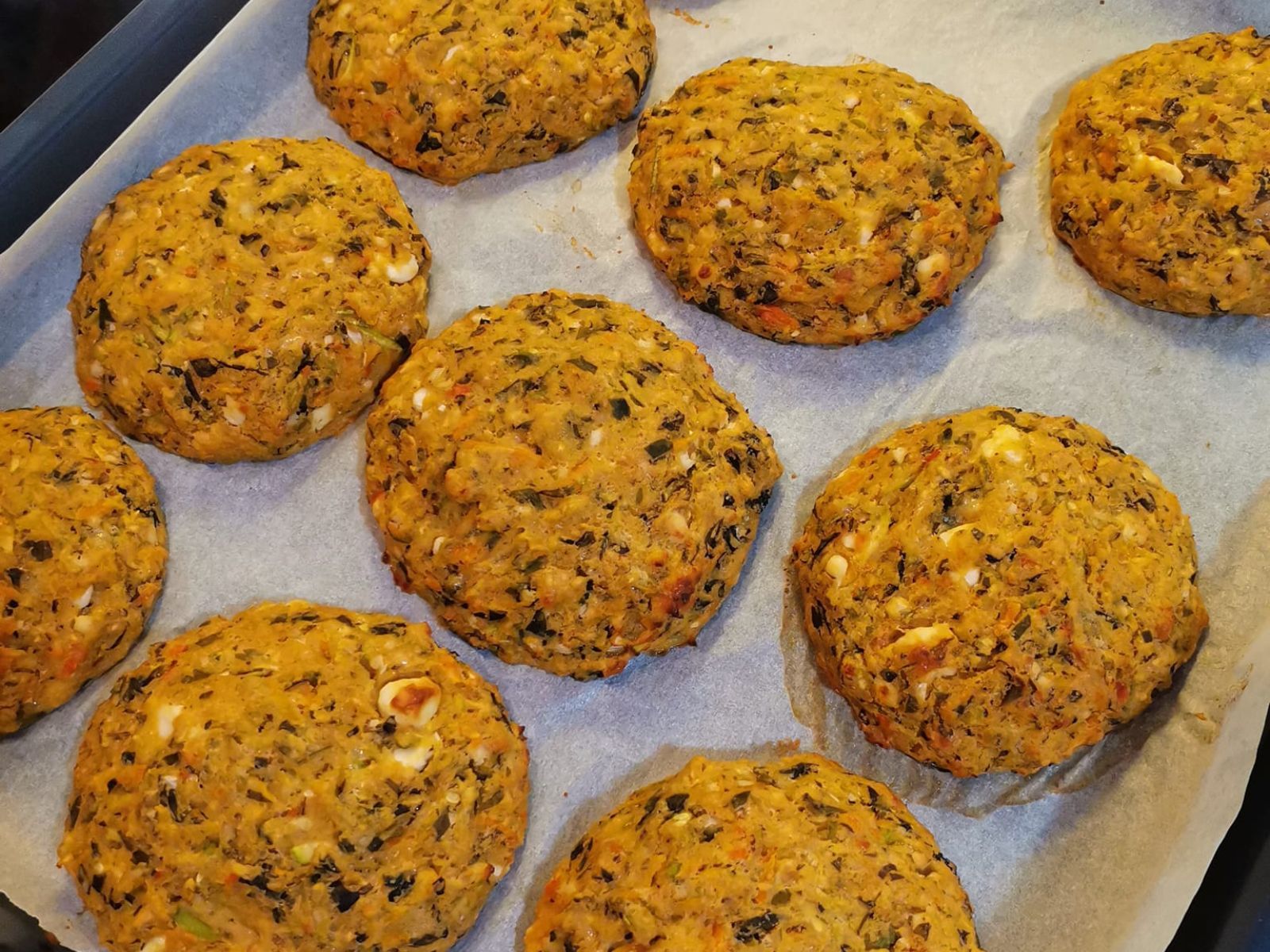 Μπιφτέκια λαχανικών στο φούρνο με σιμιγδάλι