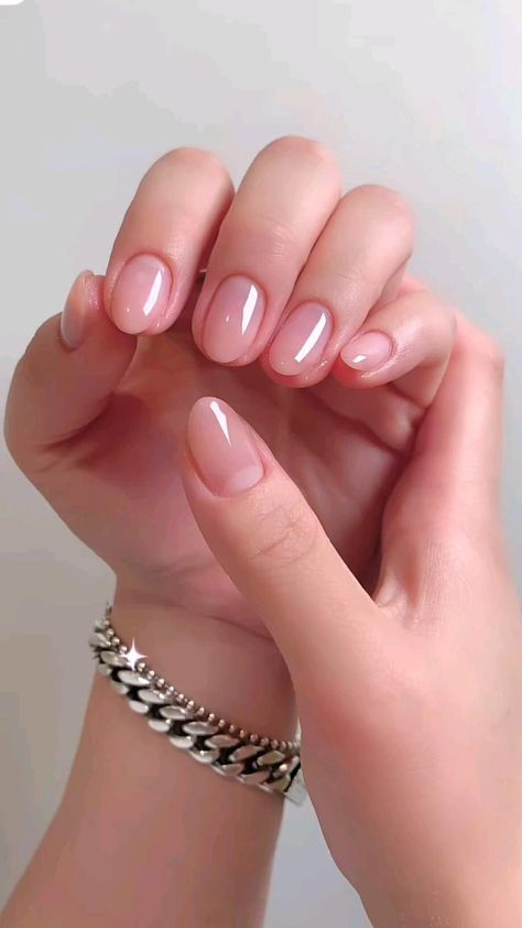 Naked nails: Η νέα Nude επανάσταση για φυσικά νύχια με κομψότητα