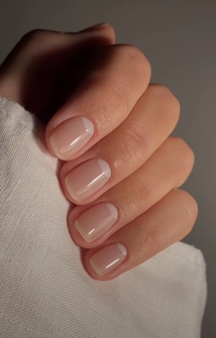 Naked nails: Η νέα Nude επανάσταση για φυσικά νύχια με κομψότητα