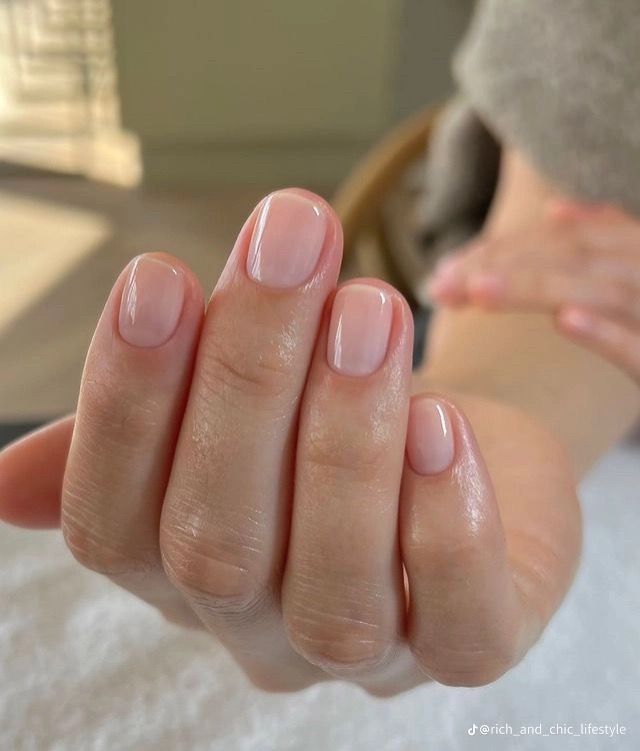 Naked nails: Η νέα Nude επανάσταση για φυσικά νύχια με κομψότητα