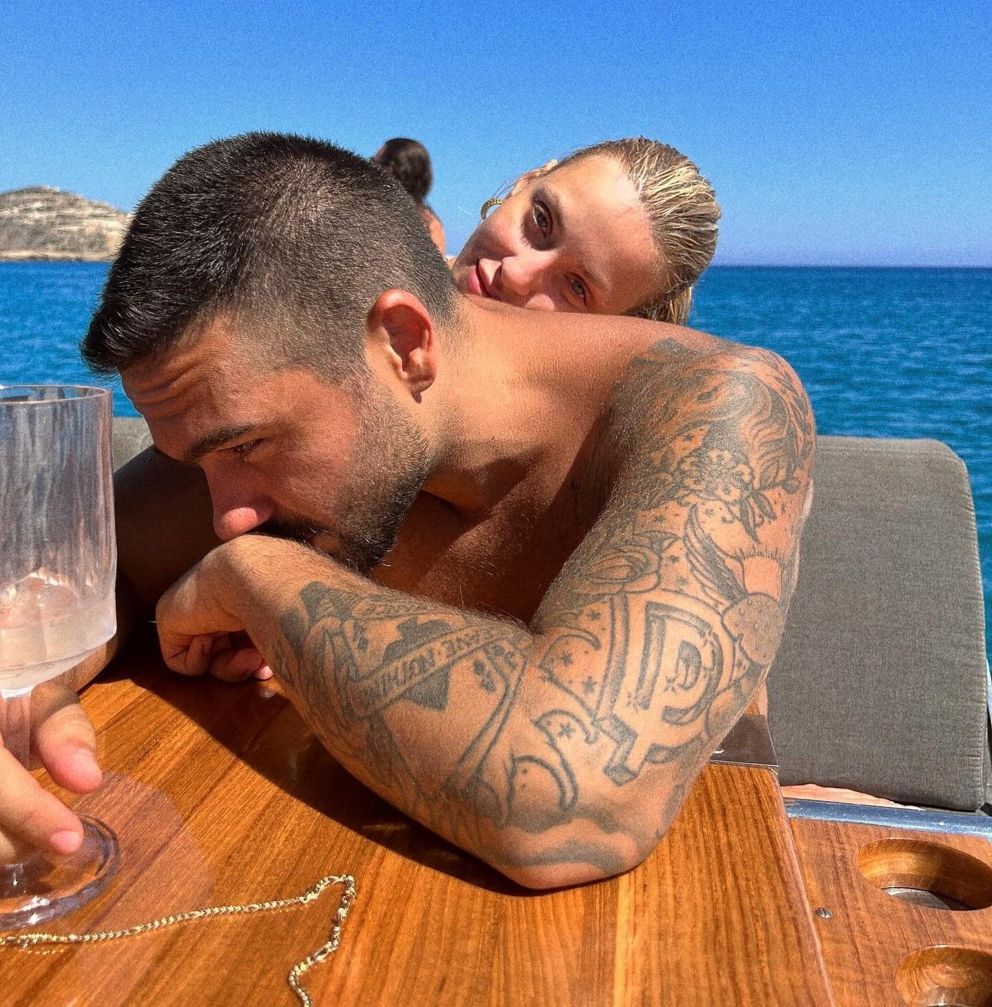 Παντρεύεται ο Χρήστος Μάστορας με την Γαρυφαλλιά Καληφώνη