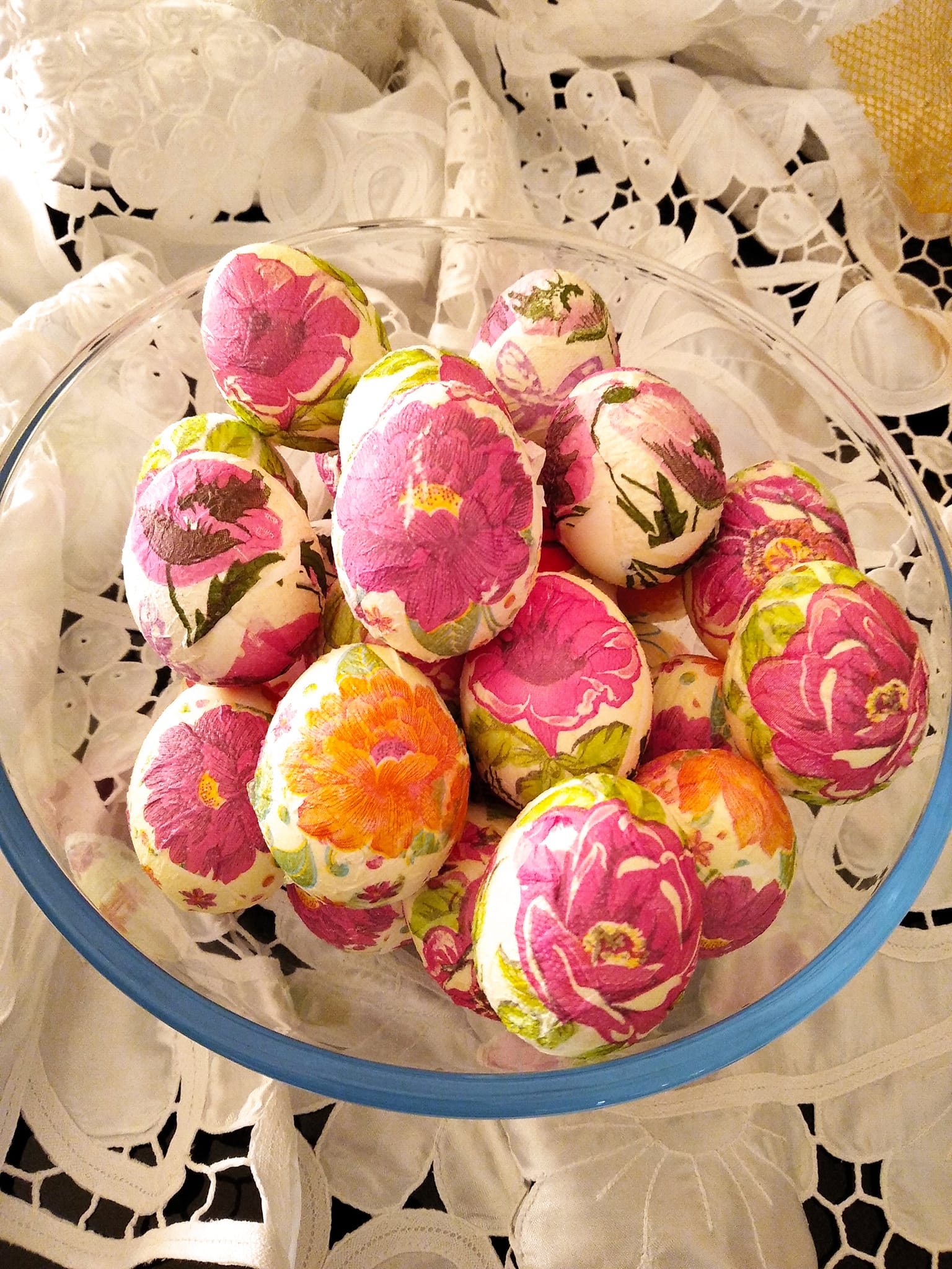 Πασχαλινά αυγά με μέθοδο ντεκουπάζ στο φούρνο