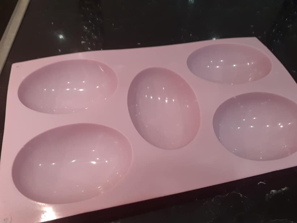 Πασχαλινά σοκολατένια αυγά με μόλις 1 υλικό