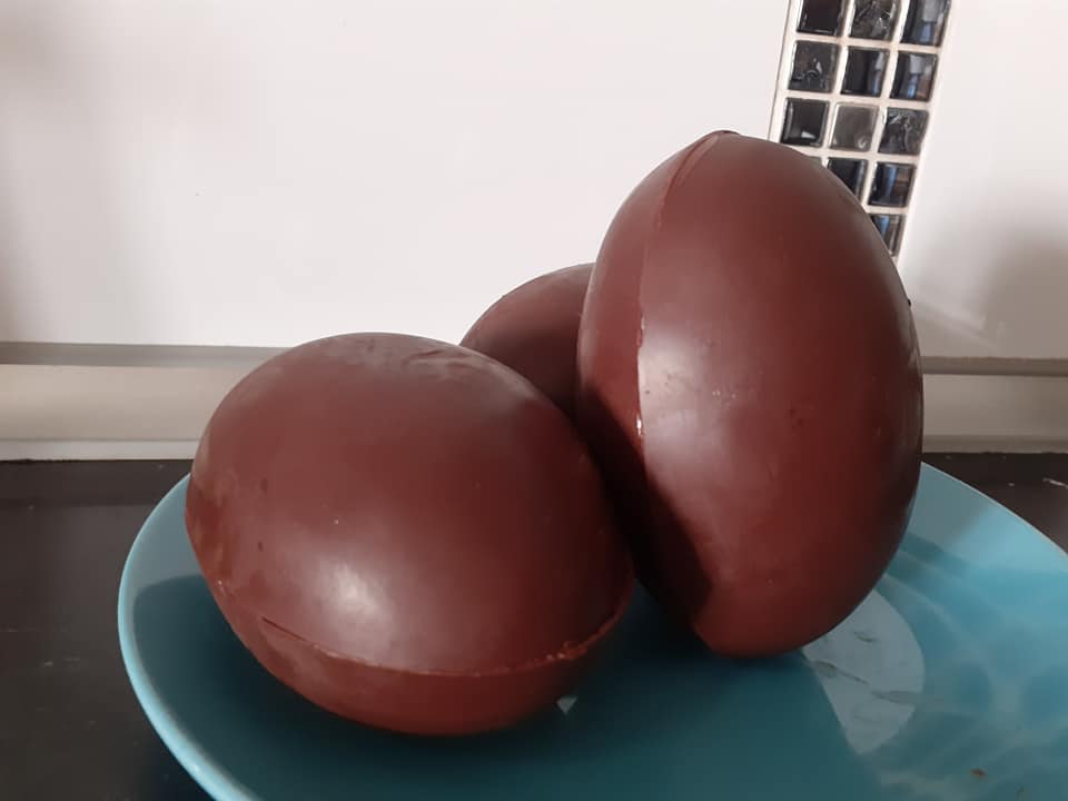 Πασχαλινά σοκολατένια αυγά με μόλις 1 υλικό
