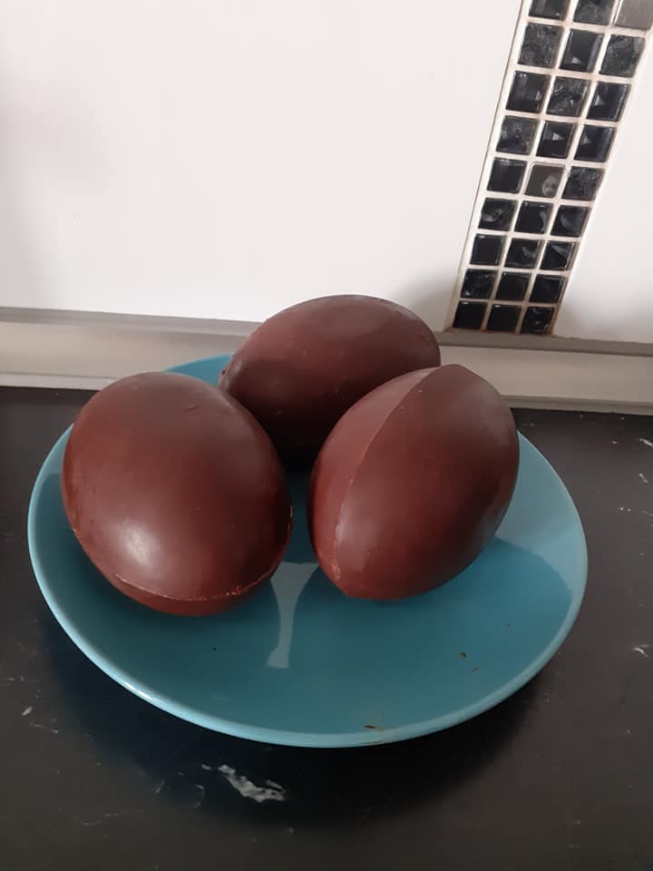 Πασχαλινά σοκολατένια αυγά με μόλις 1 υλικό