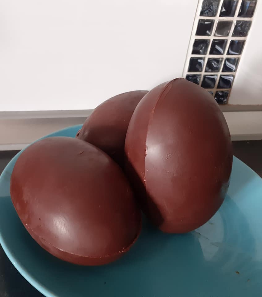 Πασχαλινά σοκολατένια αυγά με μόλις 1 υλικό