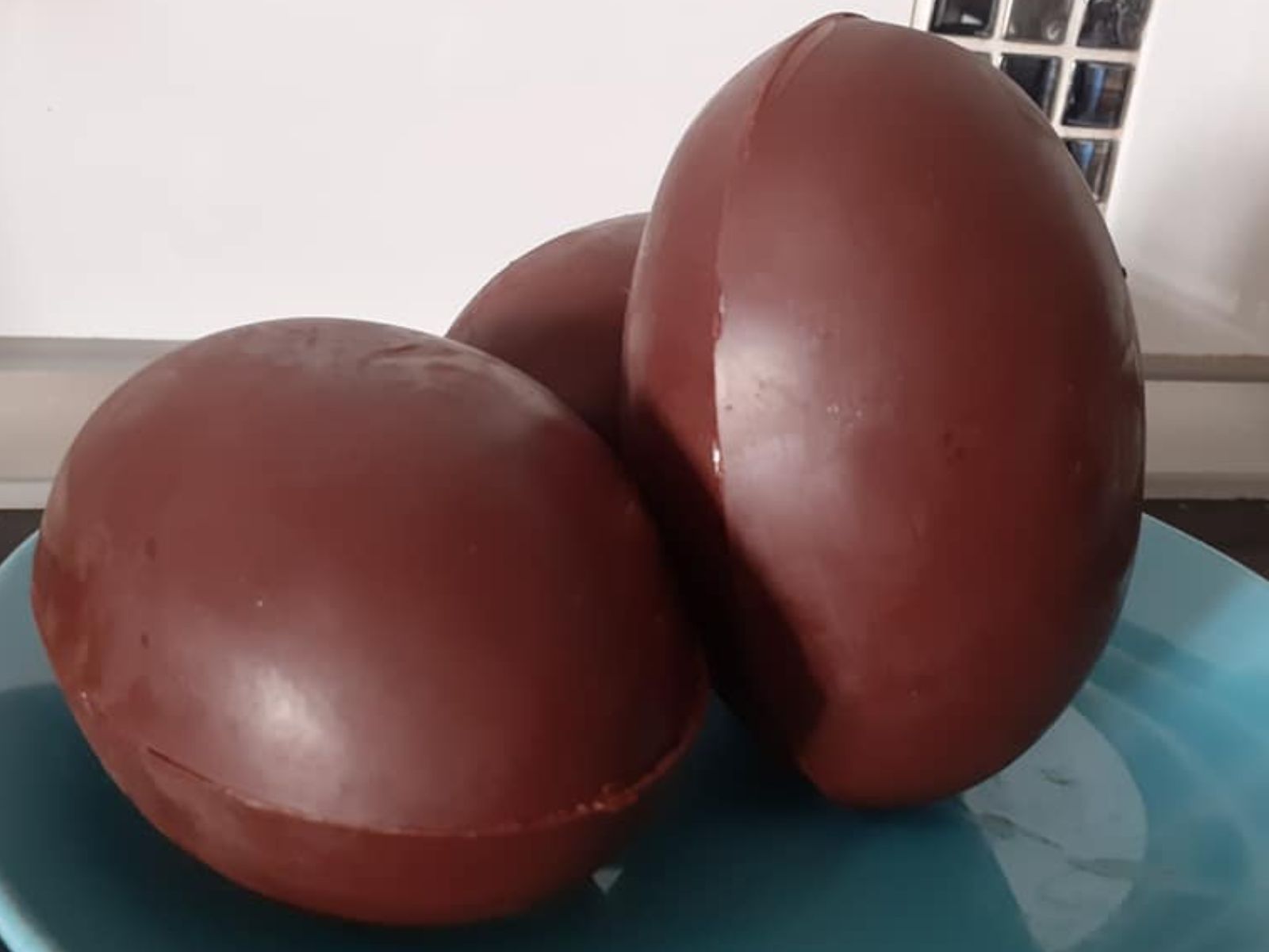 Πασχαλινά σοκολατένια αυγά με μόλις 1 υλικό