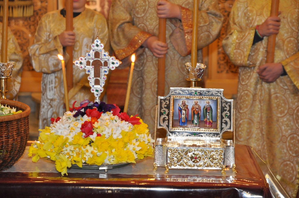 Κυριακή της Σταυροπροσκυνήσεως: Τί κάνουμε τα σταυρολούλουδα που παίρνουμε από την εκκλησία