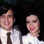 Πώς είναι σήμερα ο Σωτήρης Τζεβελέκος με την γυναίκα του Έφη Θεοχάρη που έγραψαν ιστορία την εποχή της βιντεοκασέτας