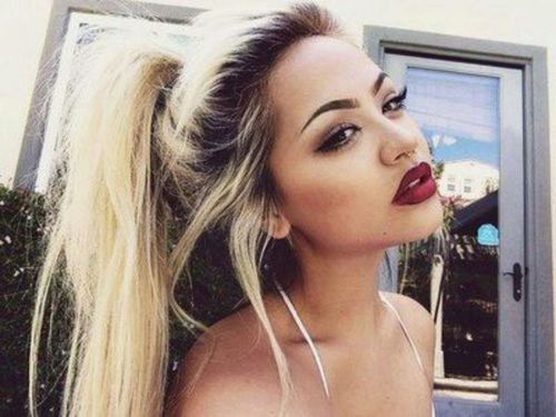 Eco blonde: Η τεχνική για ξανθό μαλλί αν δεν θες να βάφεις συνέχεια τη ρίζα σου