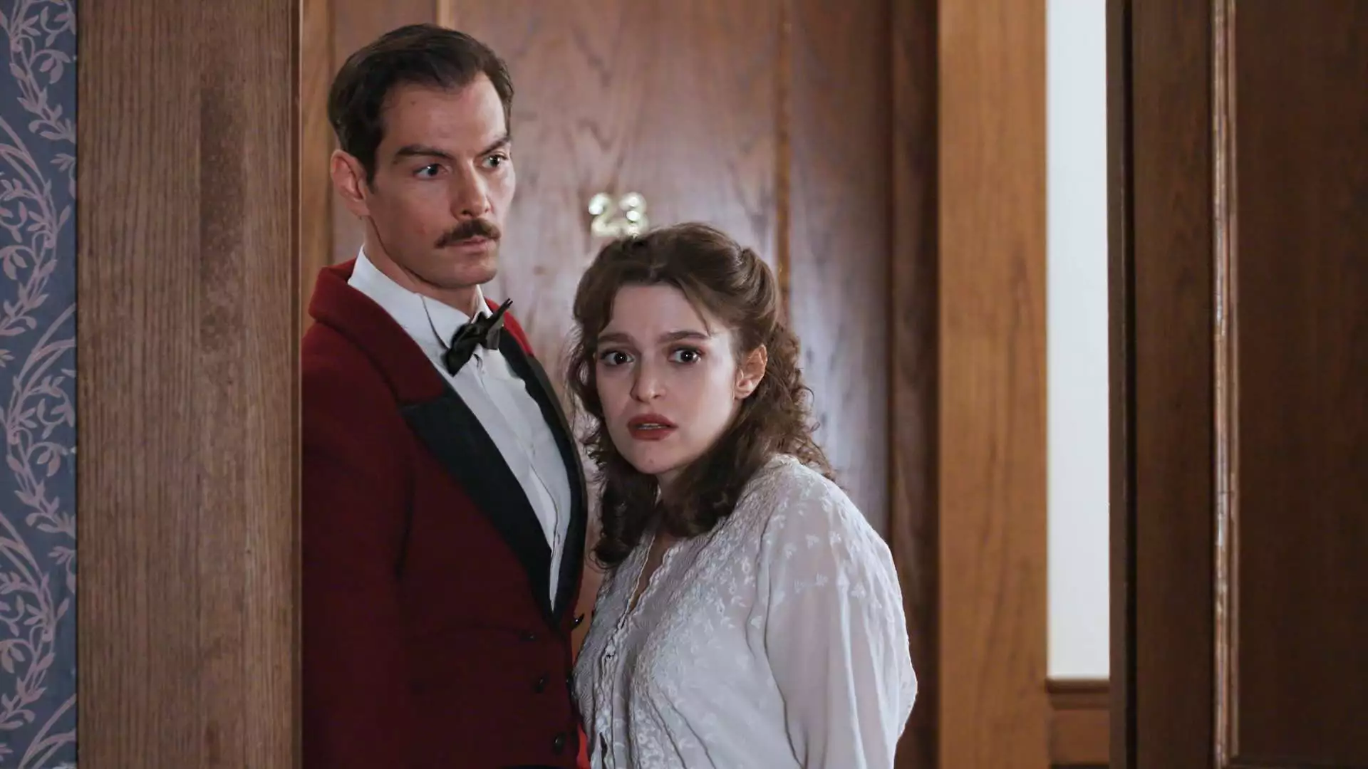 Grand Hotel: Ανατροπή σοκ- Ο Πέτρος εγκαταλείπει την Αλίκη και φεύγει με τη Σοφία