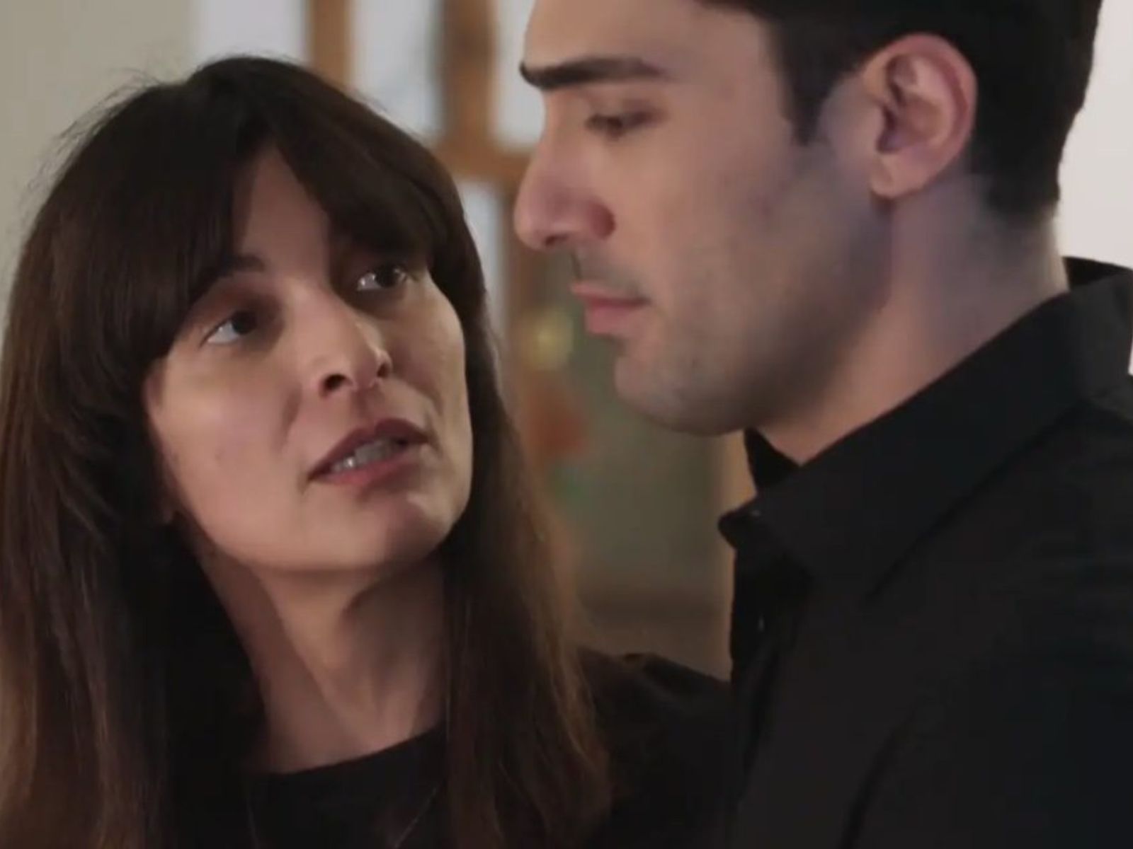 Η Γη της Ελιάς: Ο Κουράκος σκοτώνει την Ιουλία