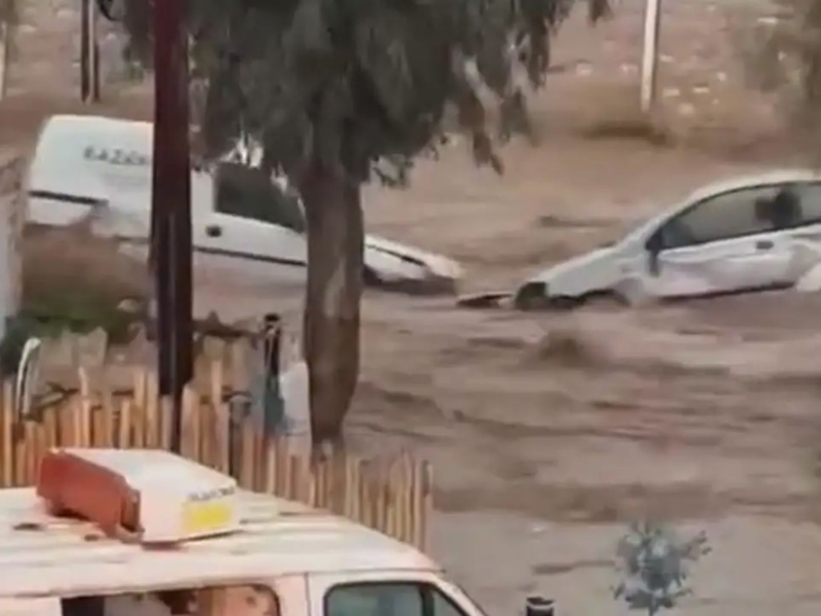 Κακοκαιρία: Βούλιαξαν Μύκονος, Πάρος, Χίος και Σύρο- Ολέθριες καταστροφές σε σπίτια και δρόμους