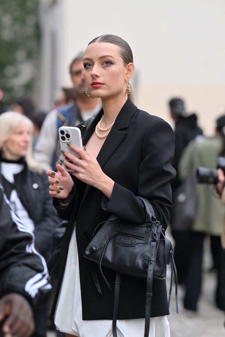 Οι κορυφαίες street style εμφανίσεις των Fashion Weeks για να εμπνευστείς αυτόν τον Απρίλιο