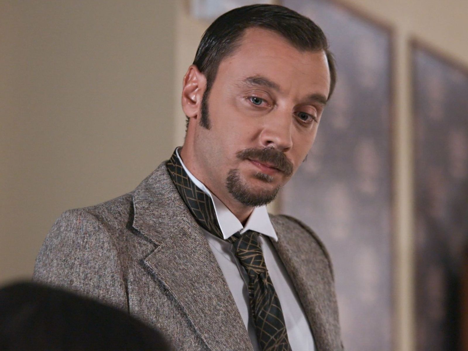 Grand Hotel: O Ιορδάνης πιάνει στα πράσα την Σοφία με τον Ιερέα