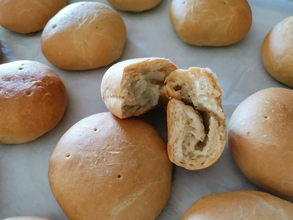 Αρωματικά Σαρακοστιανά ψωμάκια με γέμιση πατάτας