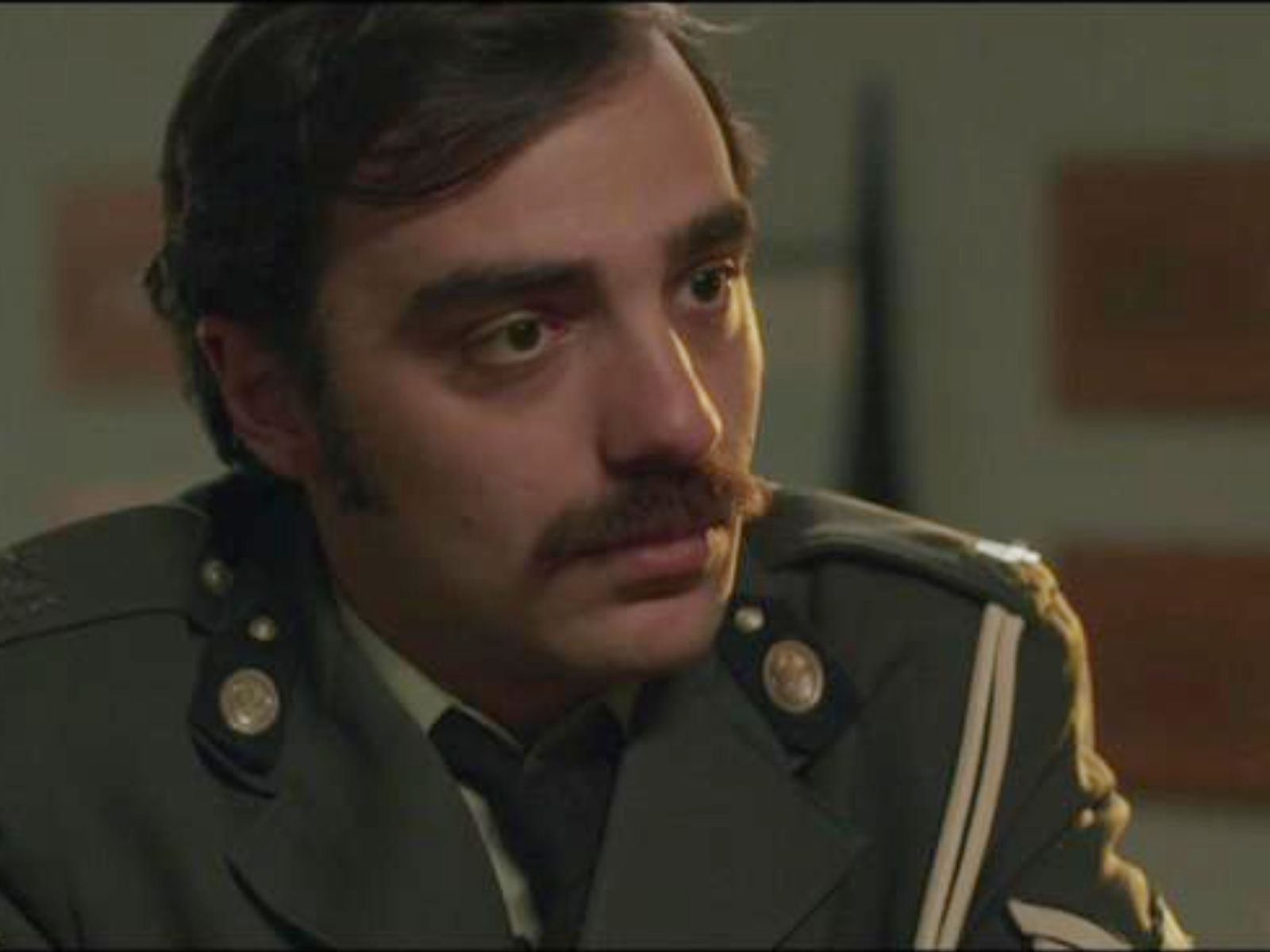 Η Παραλία : O ερημίτης εξομολογείται το μεγάλο του μυστικό στον Αρβανιτάκη