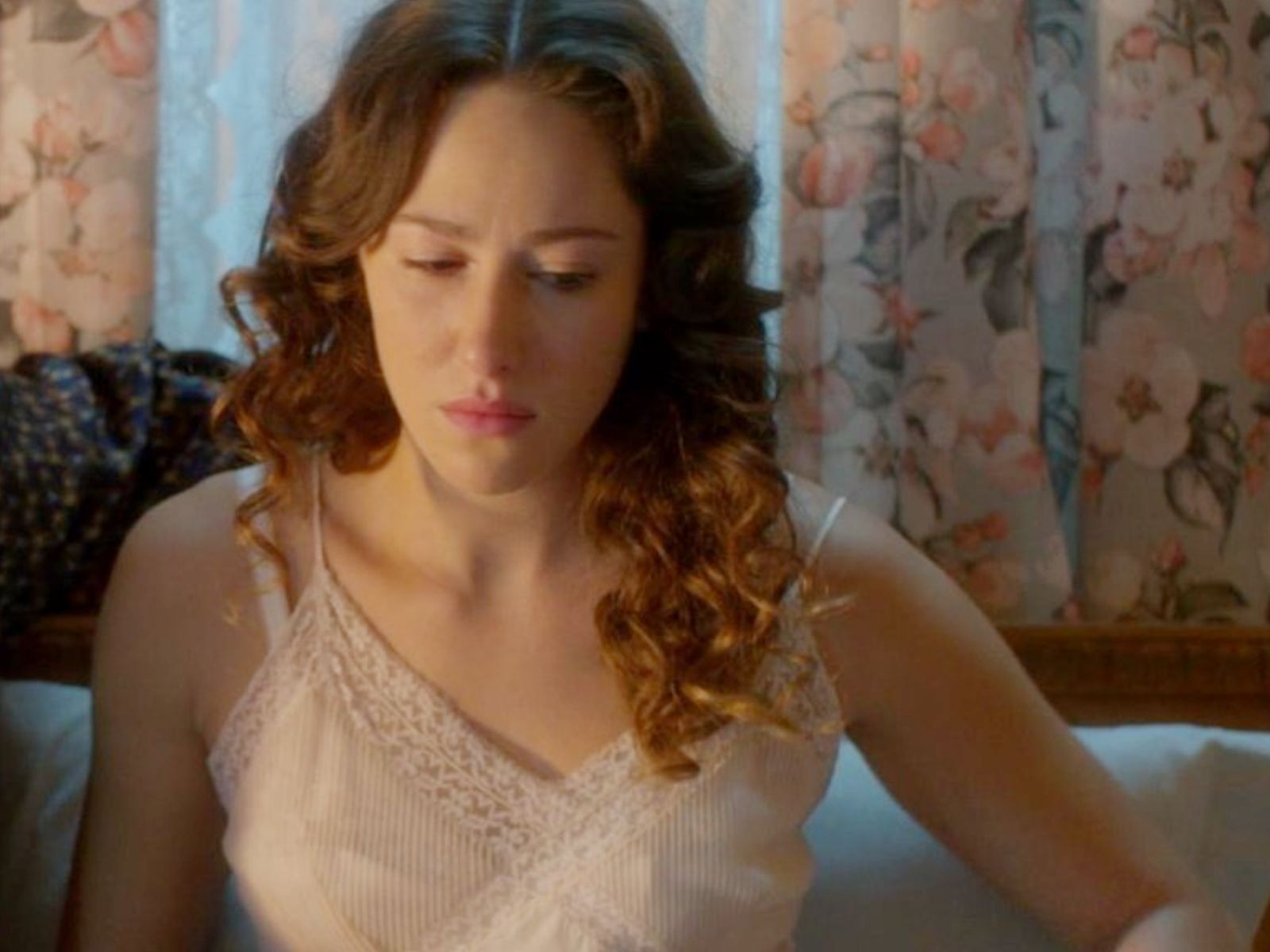 Άγιος έρωτας: Η Σοφία γεννάει μέσα στη φυλάκη με τη βοήθεια της Σμαρώς