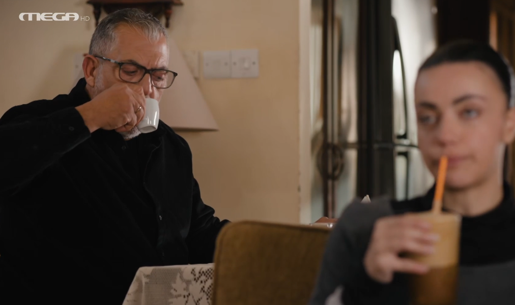 Η Γη της Ελιάς: O Δημοσθένης προσπάθει να παγιδευσει την Ειρήνη αλλά εκείνη τον καταλαβαίνει