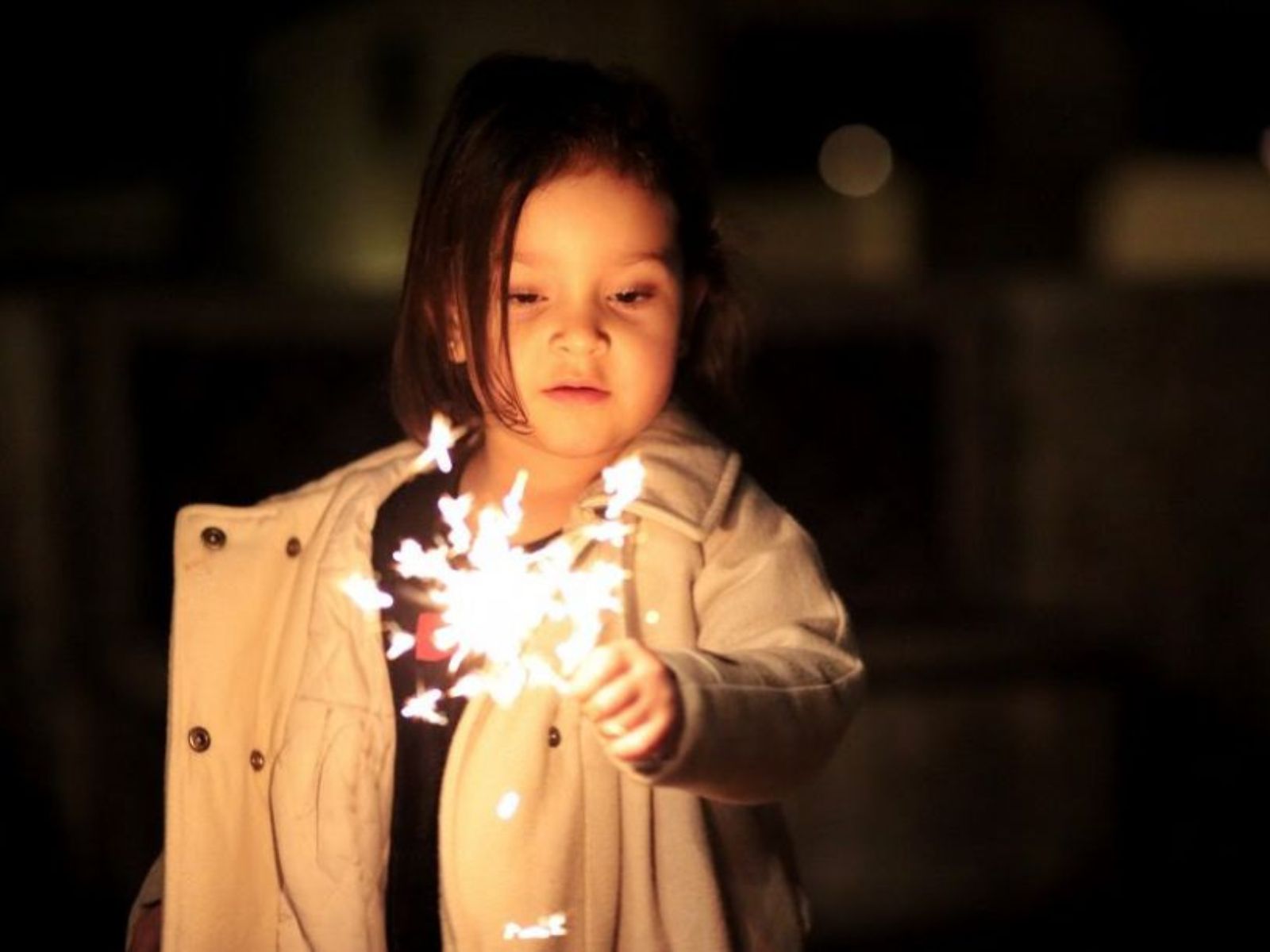 Τσακώθηκα με τη νονά του παιδιού και κάνει αντίποινα στο παιδί με την λαμπάδα