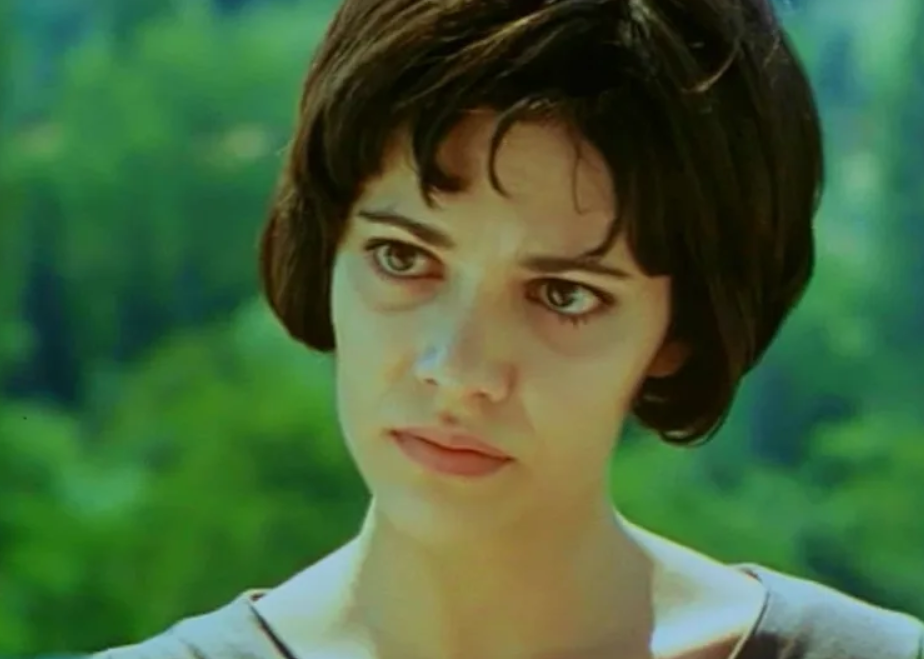 Αγνώριστη η Μαριλίτα Λαμπροπούλου στον πρώτο της ρόλο το 2002 με αντρικό κούρεμα