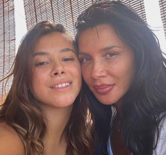 Η κόρη της Πάολα έγινε 22 και είναι φτυστή η μητέρα της – Γιόρτασε τα γενέθλιά της με τον μπαμπά της