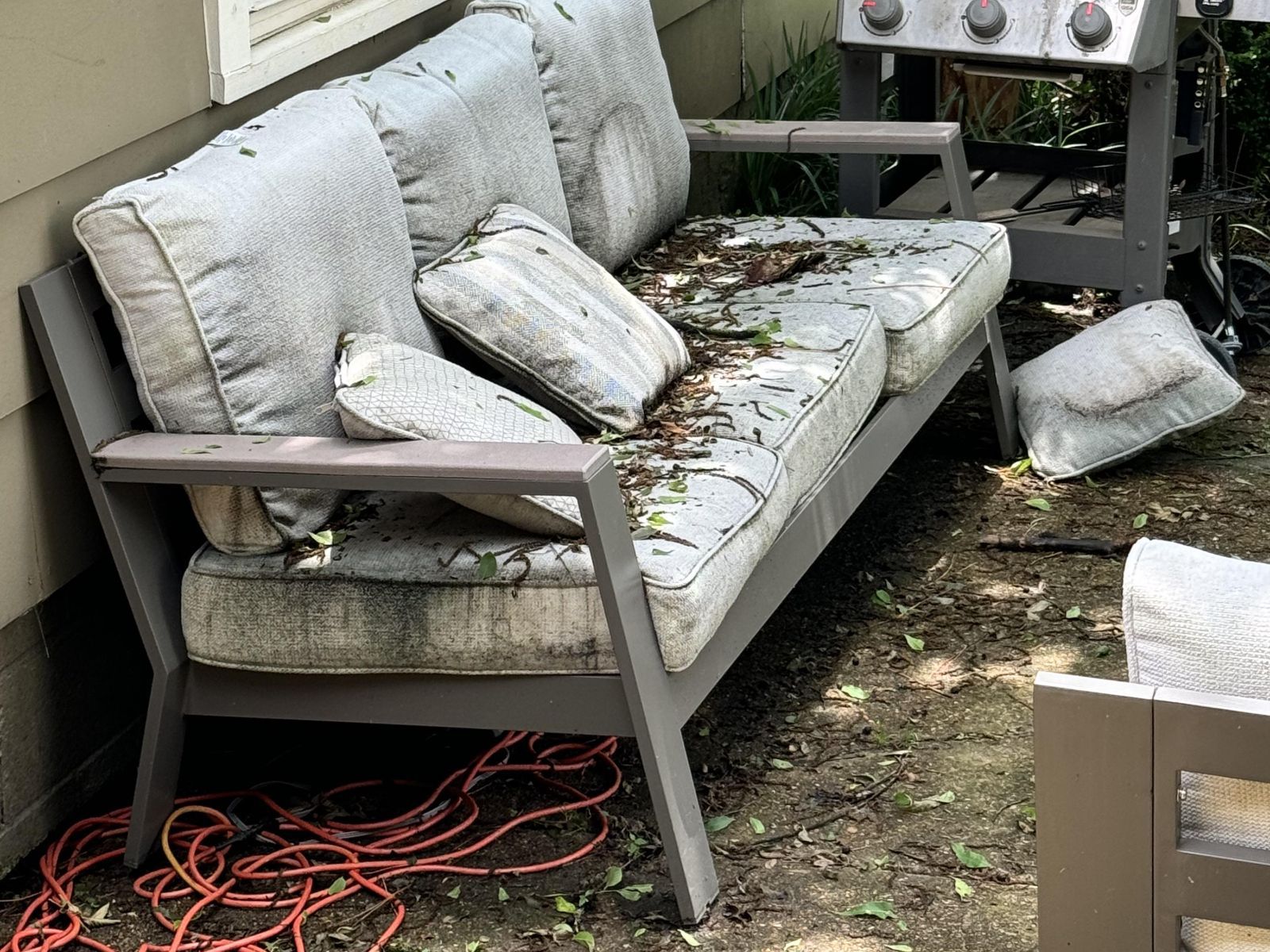 Αναλυτικός οδηγός για να κάνεις την αυλή και το μπαλκόνι σου να λάμψουν για την Κυριακή του Πάσχα – Plus κόλπα για το ασβέστωμα