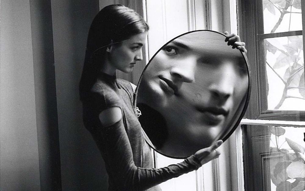 Ναρκισσιστική κατάρρευση: Η συμπεριφορά που βγάζει στη φόρα το πραγματικό πρόσωπο του νάρκισσου