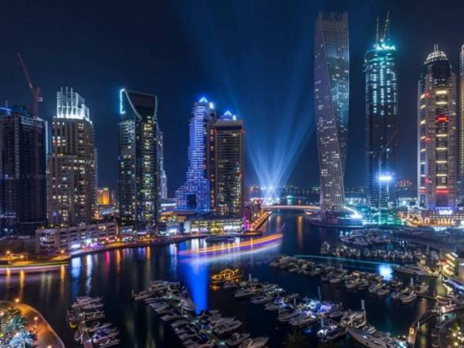 Ντουμπάι: Οι Ελληνίδες infuencers που πρωταγωνιστούν στα porta potty parties- Λειτουργούν ως κράχτες για να προσελκύουν κόσμο