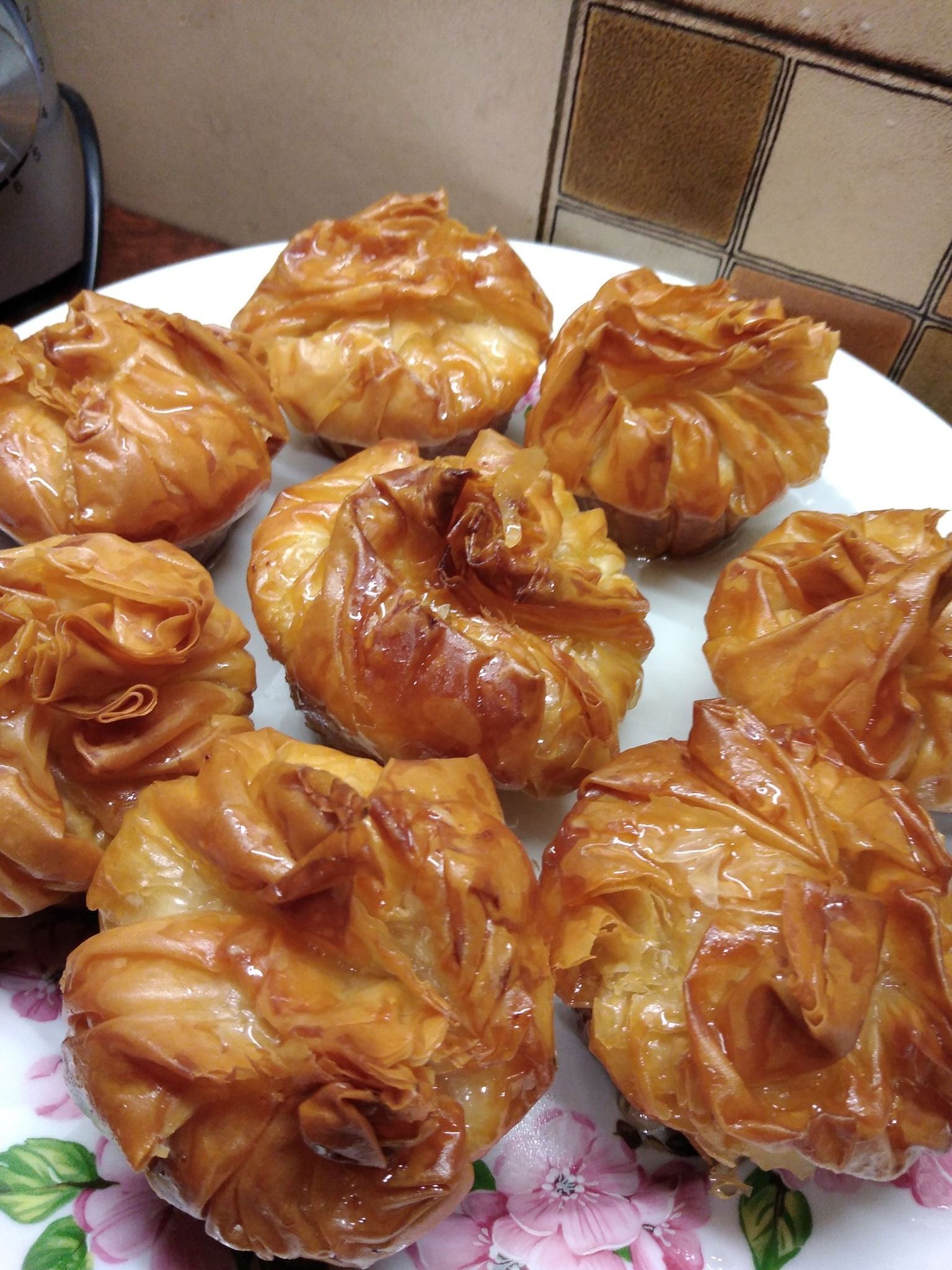 Το ιδανικό γλυκό για το Πάσχα: Σιροπιαστές φωλιές γαλακτομπούρεκο