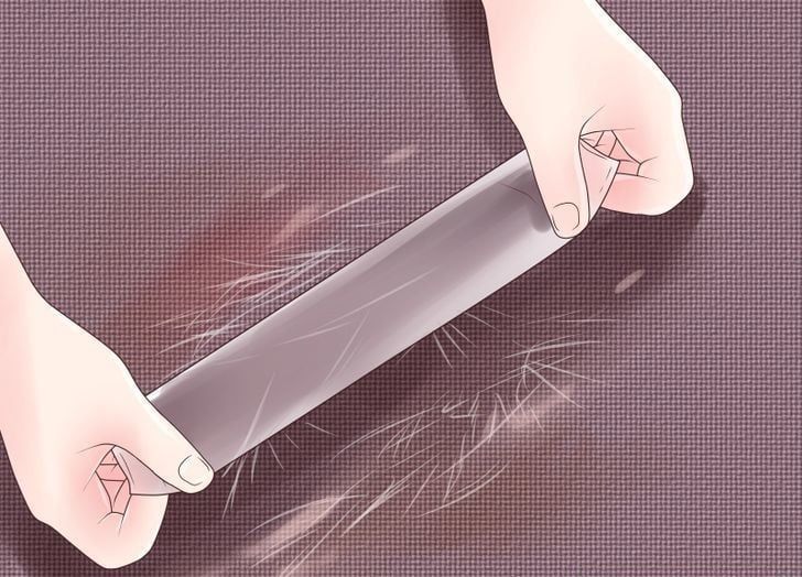 Τρίχες από κατοικίδια σε καναπέδες, πολυθρόνες, καλύμματα και πάτωμα – Όλα τα έξυπνα tips να απαλλαγείς ανέξοδα