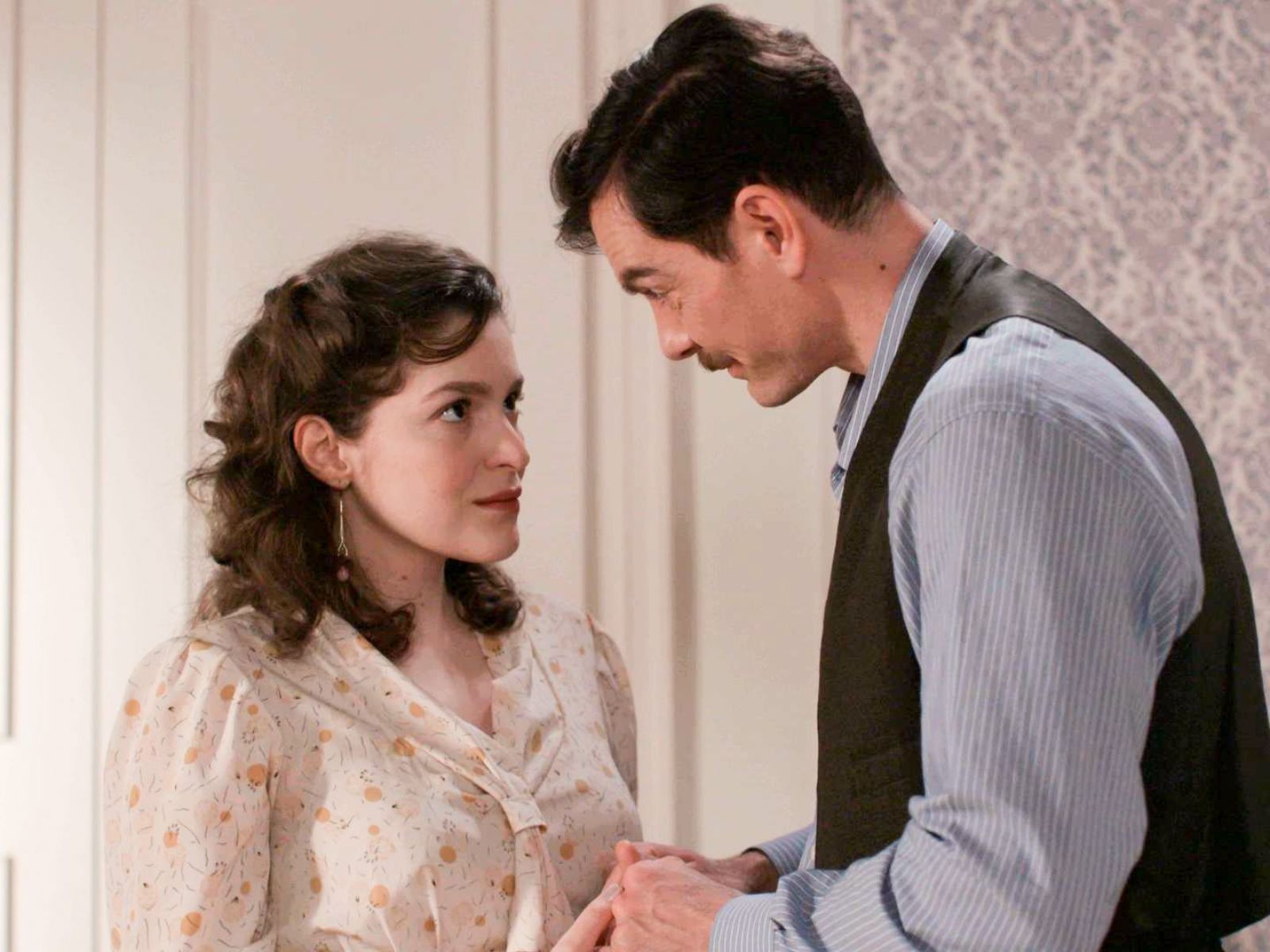 Grand Hotel: Η Αλίκη ανακαλύπτει ότι είναι έγκυος στο παιδί του Πέτρου