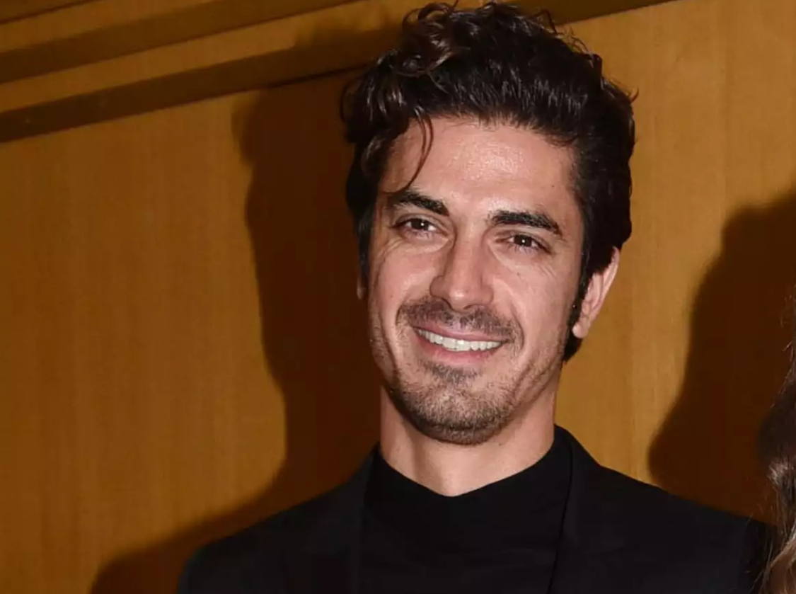 Όταν ο Δημήτρης Γκοτσόπουλος πριν τις Άγριες Μέλισσες και τον Άγιο Έρωτα έκανε τον Ταρζάν σε διαφήμιση