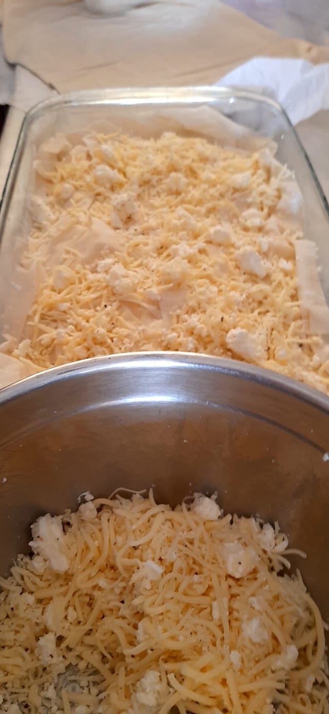 Τυρόπιτα σουφλέ με 4 τυριά για τραπέζι