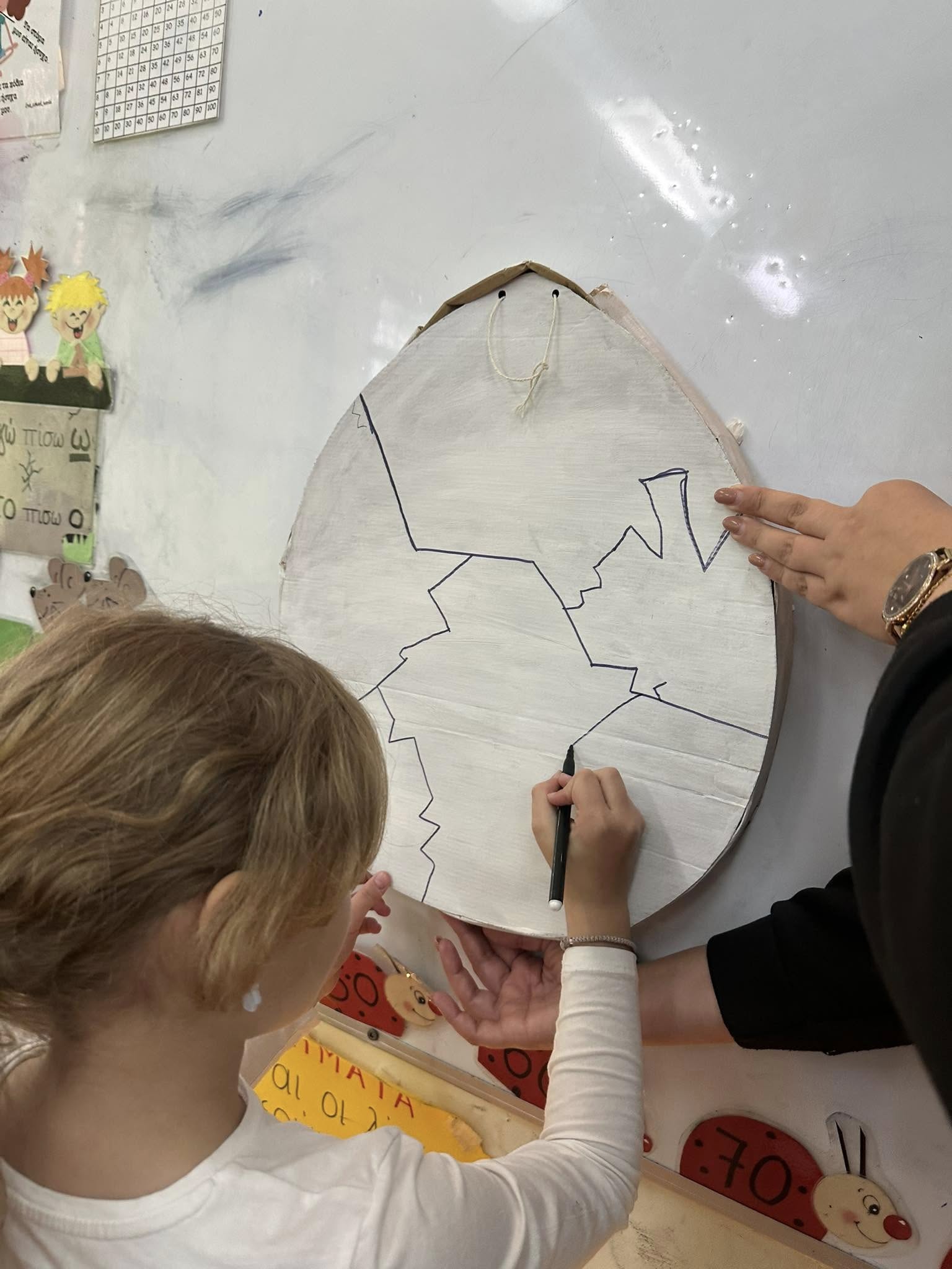 Το αυγό: Το παιχνίδι που έπαιξε δασκάλα στη τάξη για να “ξεκλειδώσει” το μαθητή της με αυτισμό