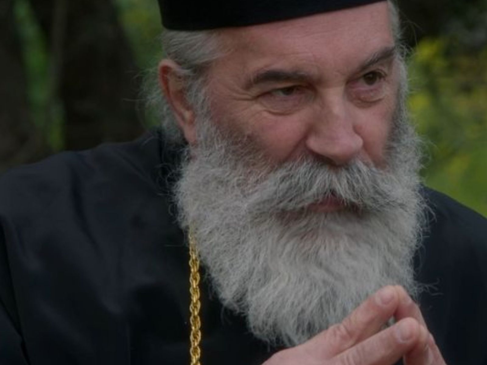 Άγιος Έρωτας: Η Χλόη συγκρούεται με τον Δεσπότη