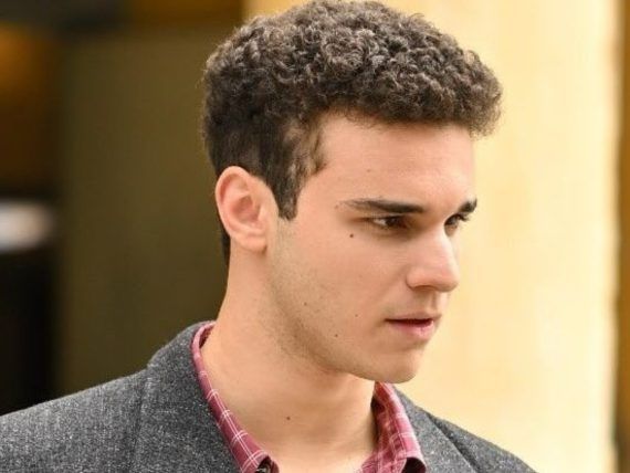 Άγιος έρωτας: Πού είναι η κόρη μου; Τι την κάνατε; Ο Αργύρης βουτάει τη Θάλεια απο το λαιμό για να μάθει την αλήθεια