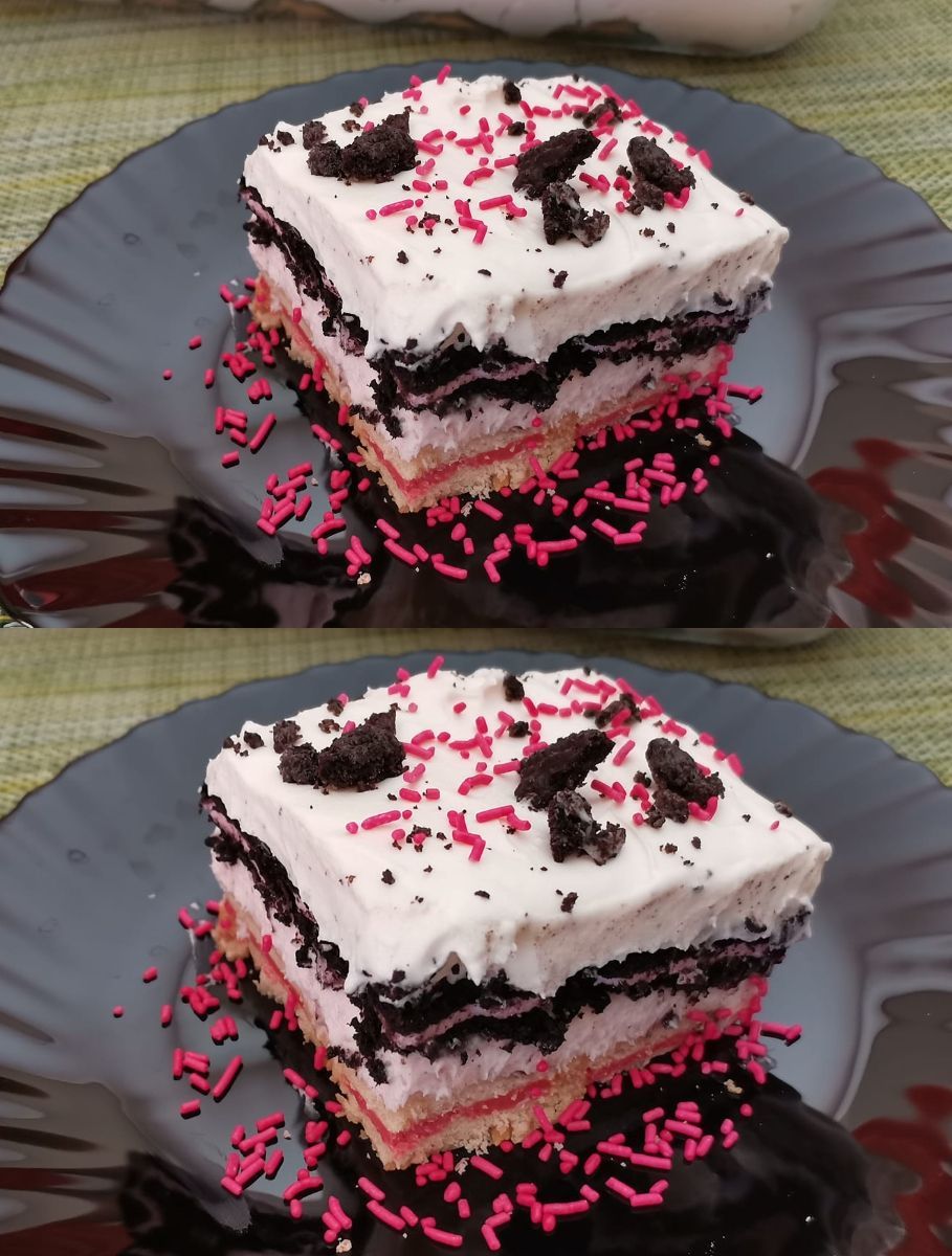 Δροσερό γλυκό ψυγείου με γεμιστά μπισκότα φράουλας