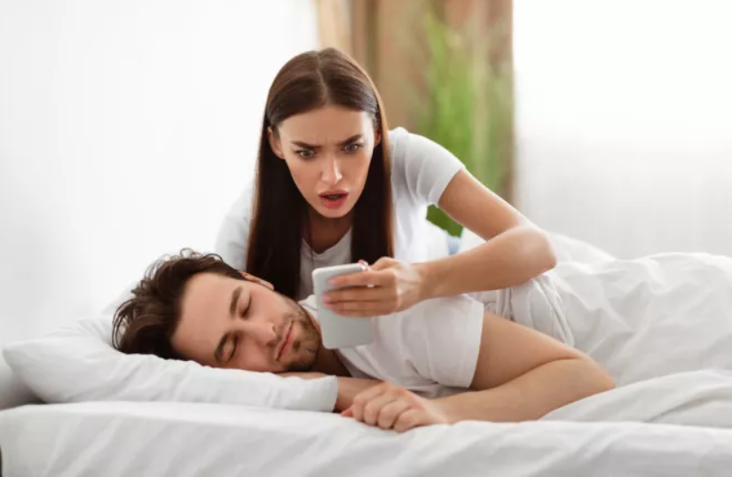 Έμαθες ότι σε απατά; Ψυχολόγος συμβουλεύει τα 10 πράγματα που οφείλεις να κάνεις