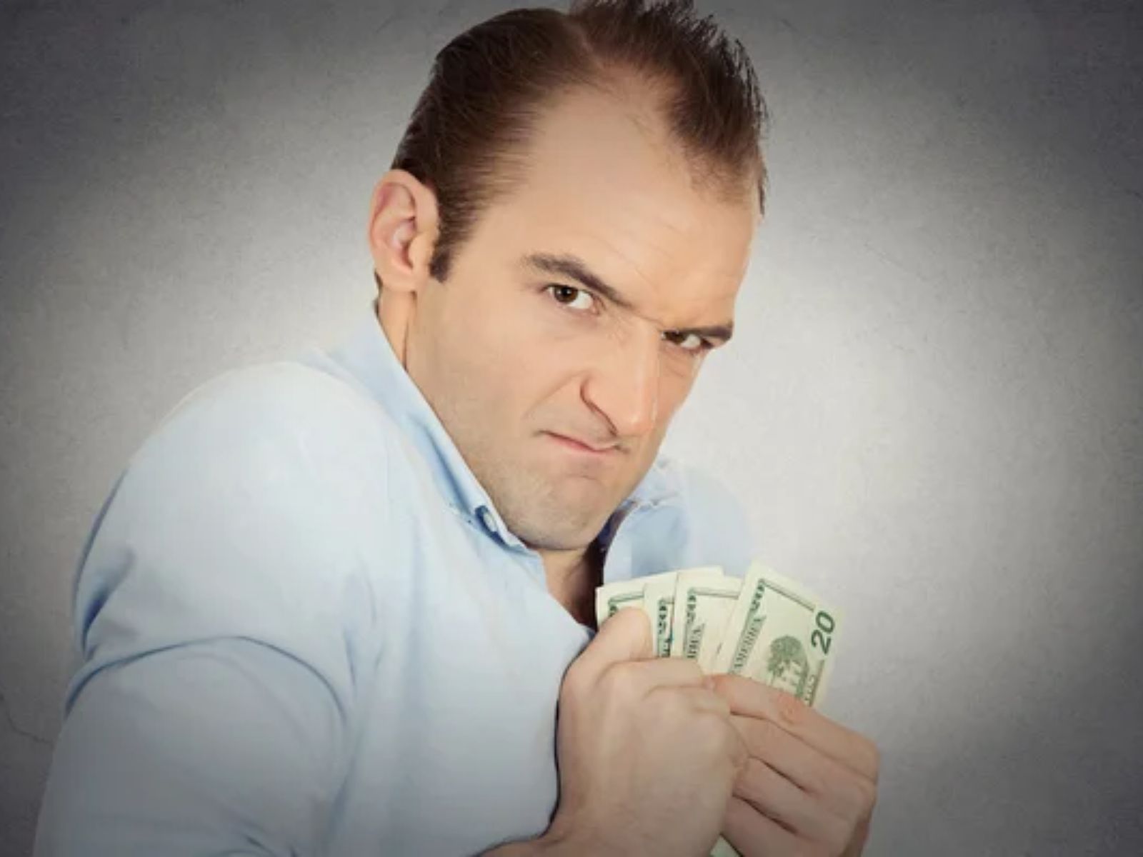 Η φτήνια τρώει τον παρά: Τί σημαίνει και από που προέρχεται η γνωστή φράση;