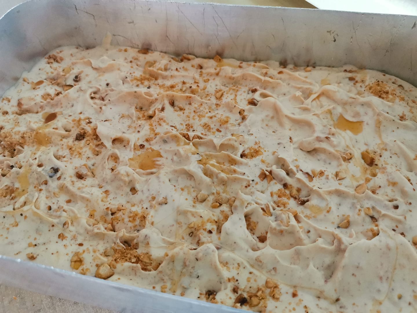 Παγωτό καραμέλα με καραμελωμένα αμύγδαλα για το Πασχαλινό τραπέζι