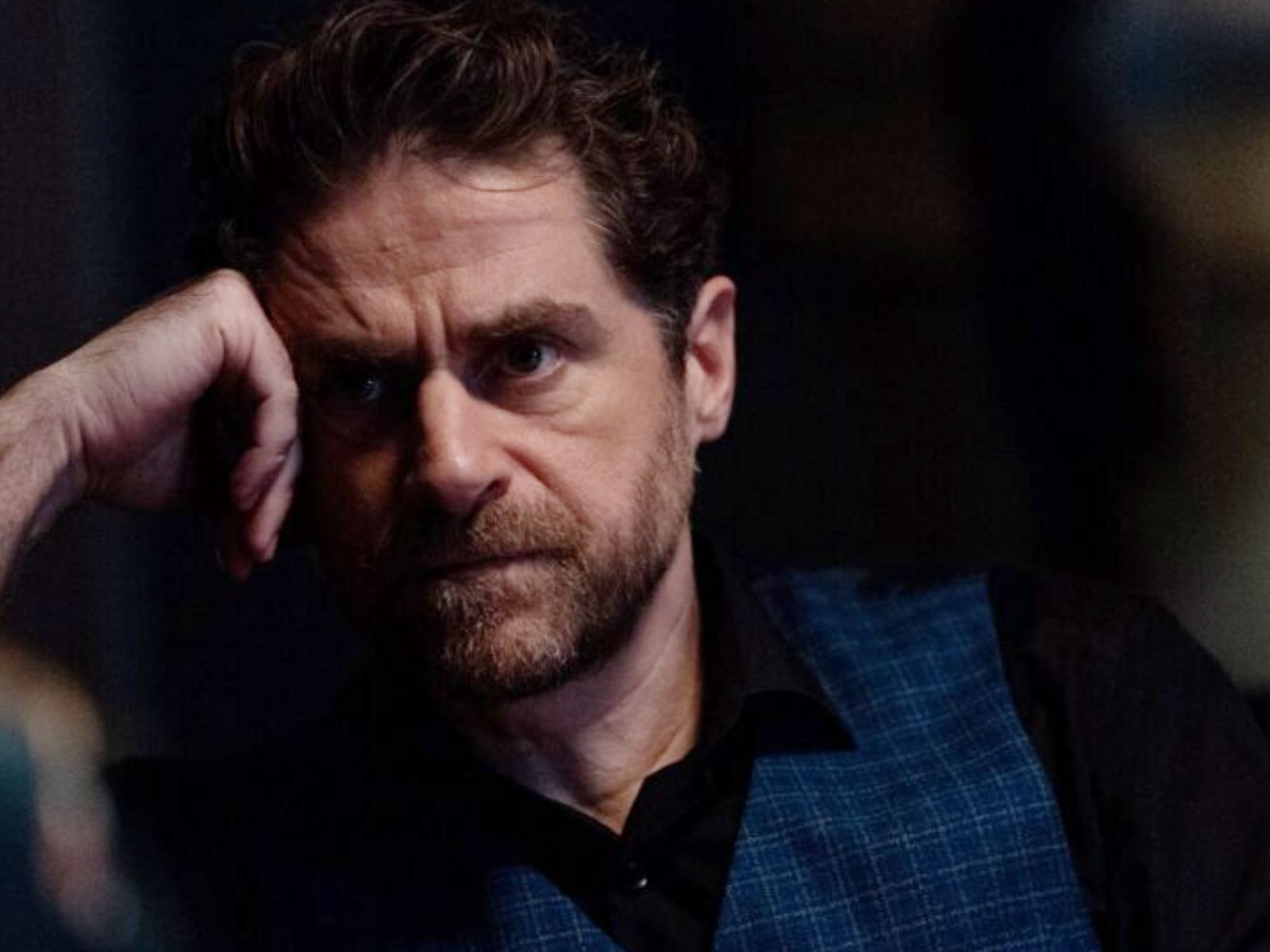 Ο Τιμωρός : Ο Μάρκος σφίγγει την Έλλη πάνω του και παλεύει