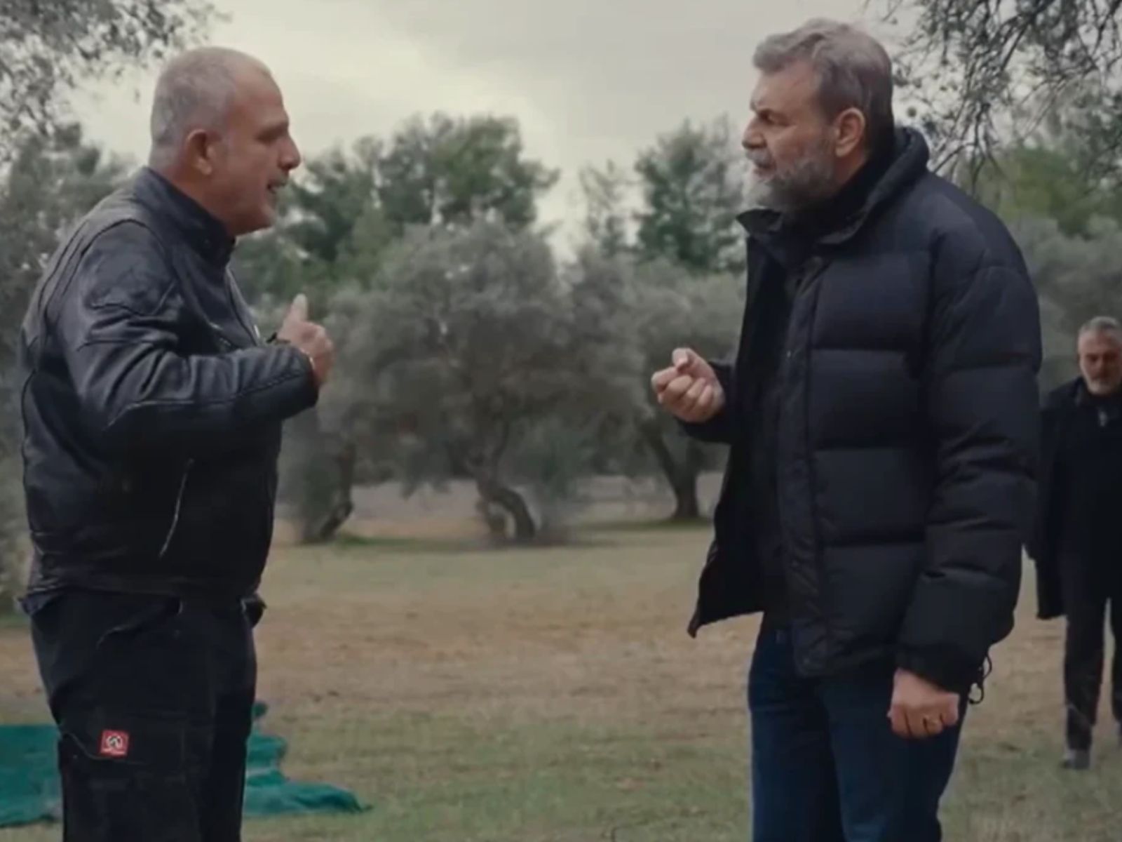 Η Γη της Ελιας : Ο Στάθης χτυπάει άσχημα τον Τζον