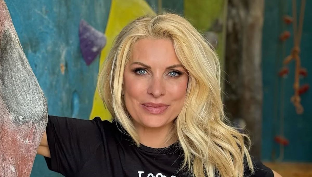 Ο Γιώργος Λιάγκας και η Ελένη Μενεγάκη μαζί σε σχολική φωτογραφία του 1982