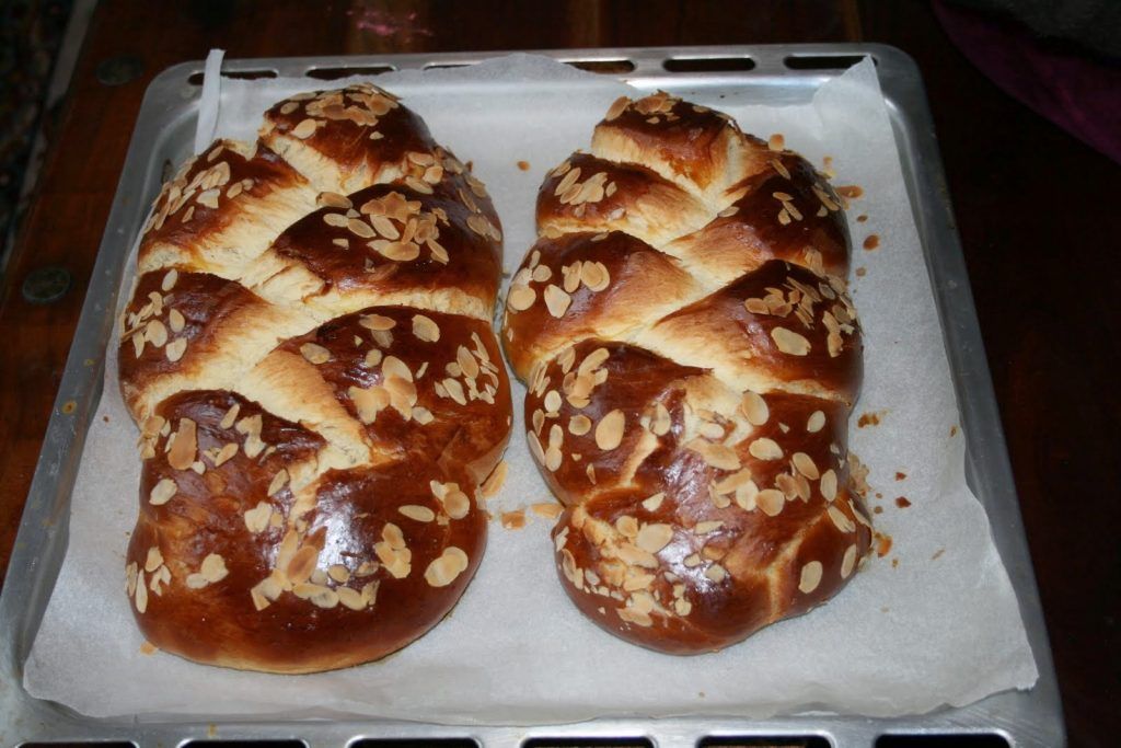 Όλα τα κόλπα για τα πιο αφράτα Πασχαλινά τσουρέκια και μυστικά για να φτιάξεις σχέδια