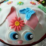 Πασχαλινό τσουρέκι λαγουδάκι με ζαχαρόπαστα